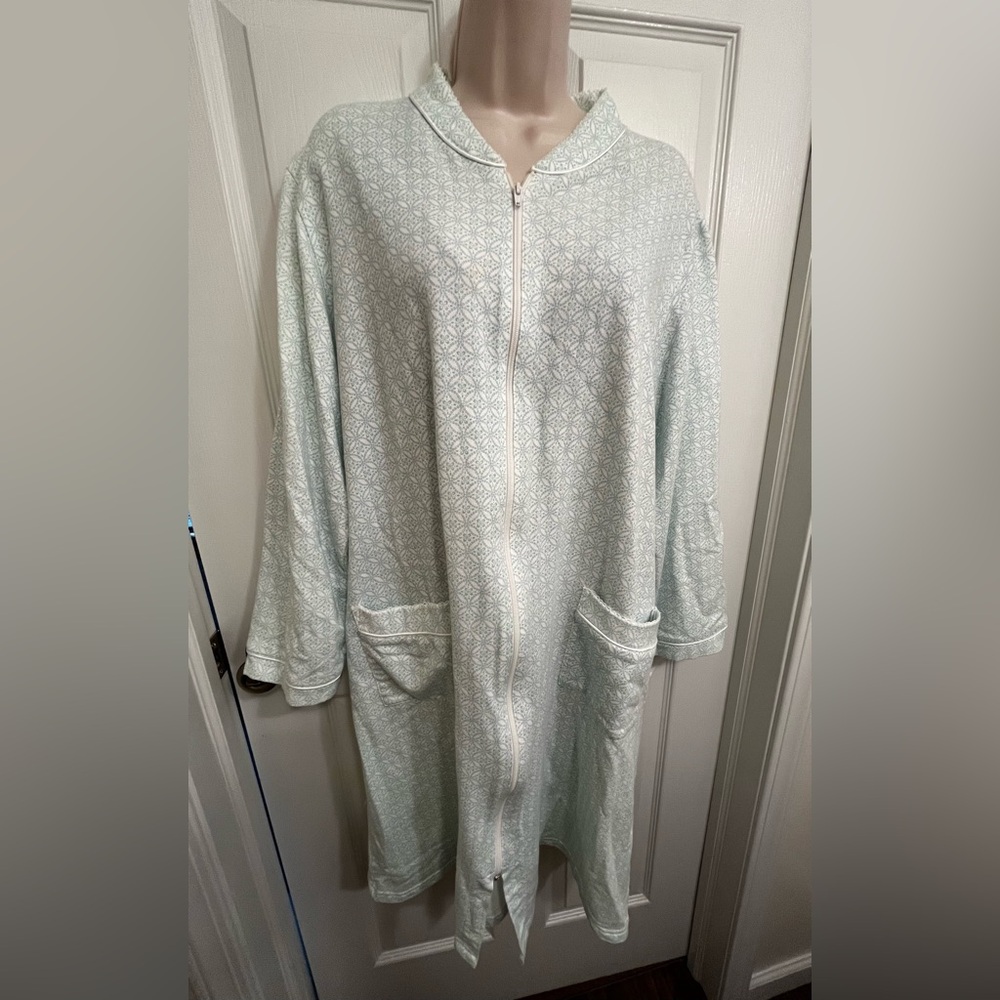 Vintage Miss Elaine Women’s size Large Full-Zip Blue Nightgown Robe